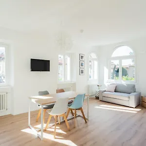 Lovely Corner In The Heart Of The By Rent Appartement